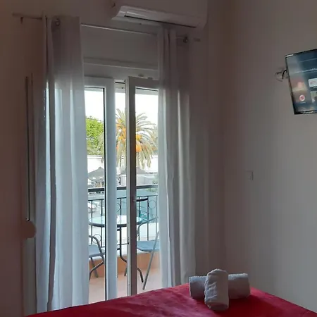 Daire Kosta's Apartments. Néa Péramos