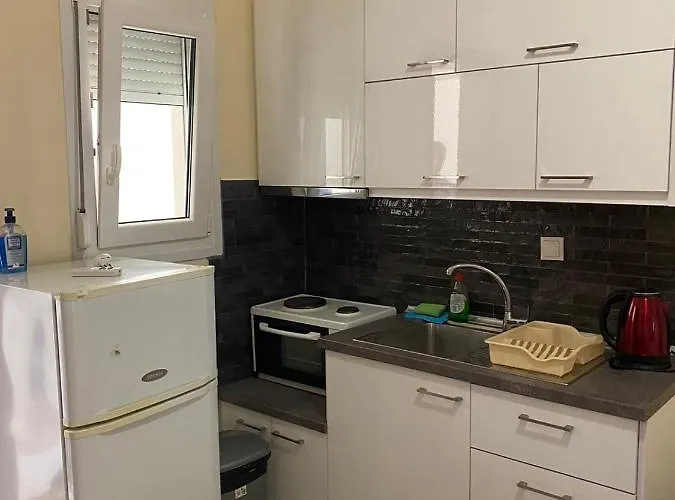 Kosta's Apartments. Néa Péramos