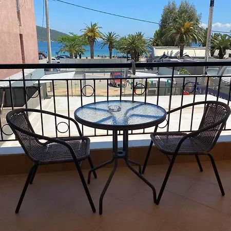 아파트 Kosta's Apartments.