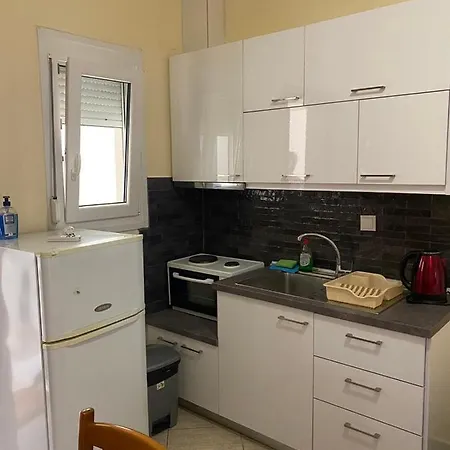 Kosta's Apartments. Néa Péramos