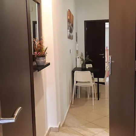 Kosta's Apartments. Nea Peramos (Macedonia)