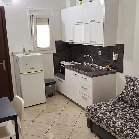 Kosta's Apartments. 아파트 *