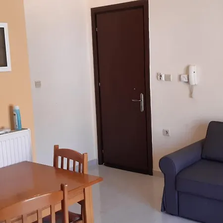 Kosta's Apartments. Nea Peramos (Macedonia)