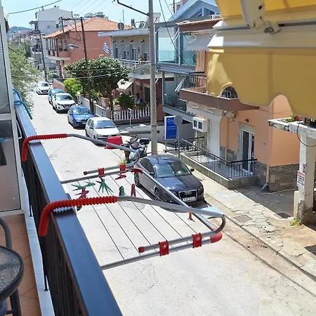 Kosta's Apartments. Nea Peramos (Macedonia)