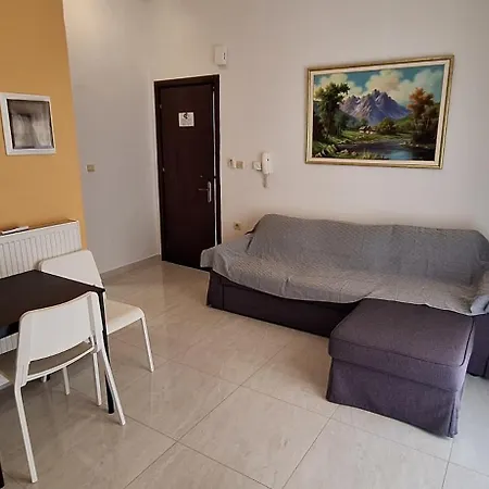 Kosta's Apartments. 아파트 *
