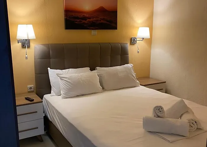 Kosta's Apartments. Апартаменты *