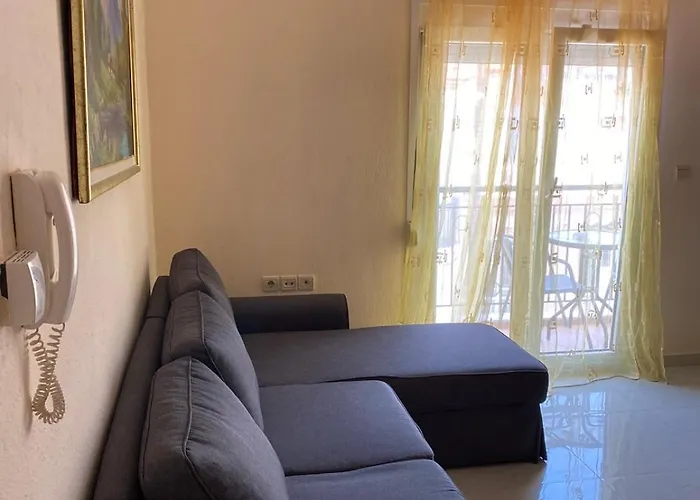 Kosta's Apartments. Апартаменты Неа-Перамос